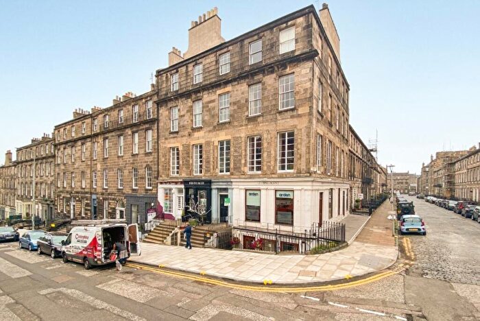3 Bedroom Flat To Rent In Dundas Street, New Town, Edinburgh, EH3