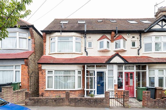4 Bedroom Property For Sale In Whitehall Gardens, Chingford, E4