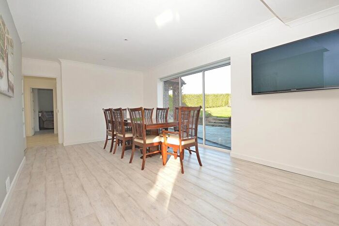 5 Bedroom Detached House For Sale In Wycombe Road, Saunderton, HP27