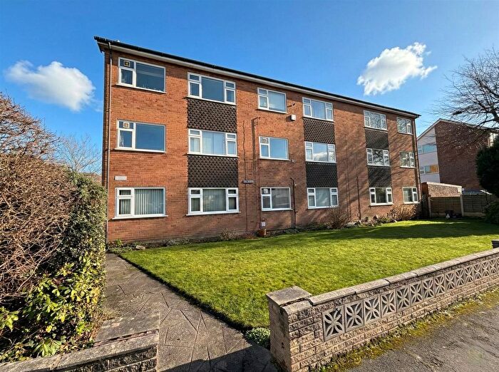 2 Bedroom Flat For Sale In York Avenue, Sale, M33