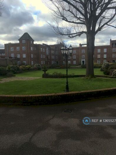 1 Bedroom Flat To Rent In St. Andrews Square, Surbiton, KT6