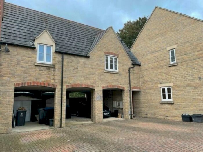 2 Bedroom Coach House To Rent In Willowbank, Witney, OX28