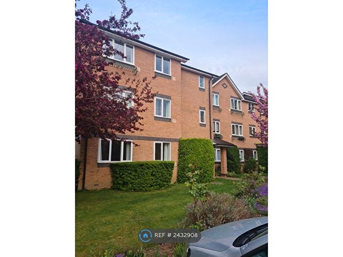2 Bedroom Flat To Rent In All Saints Avenue, Maidenhead, SL6