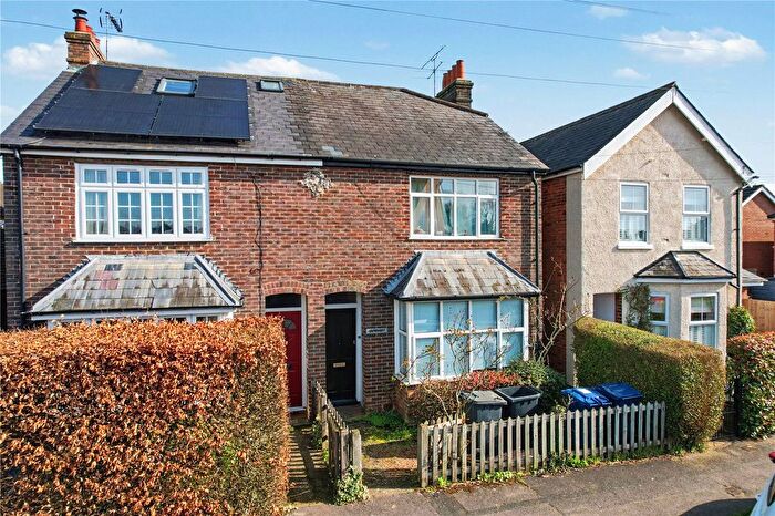 3 Bedroom Semi Detached House For Sale In Manor Road, Farnham, Surrey, GU9