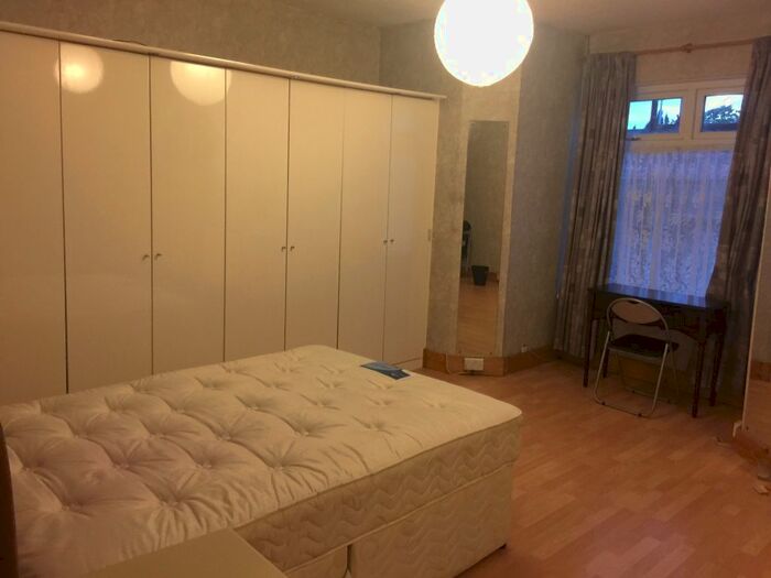 4 Bedroom Semi-Detached House To Rent In Dillwyn Road, Sketty, Swansea SA2