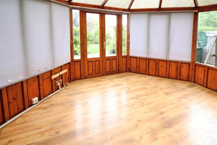 3 Bedroom End Of Terrace House For Sale In Crescent Avenue, Rothwell, Leeds, LS26
