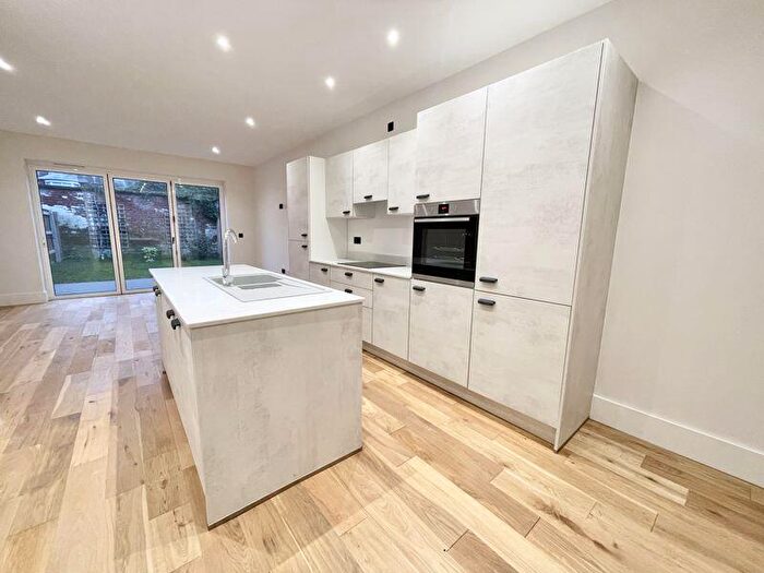 4 Bedroom Semi Detached House To Rent In The Curve, Welholme Avenue, Grimsby, DN32