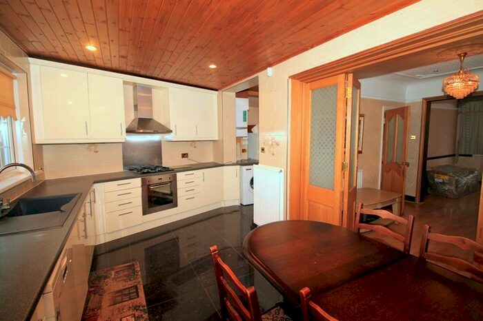 4 Bedroom Semi-Detached House To Rent In Pembroke Avenue, Harrow HA3