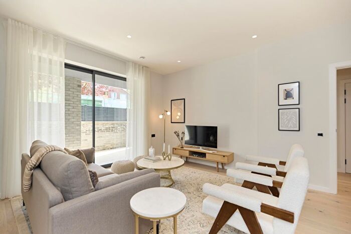 Studio For Sale In Mapesbury Gardens, Brondesbury, London, NW6