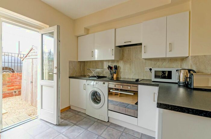 1 Bedroom Flat To Rent In Wilmot Street, Bethnal Green, London, E2