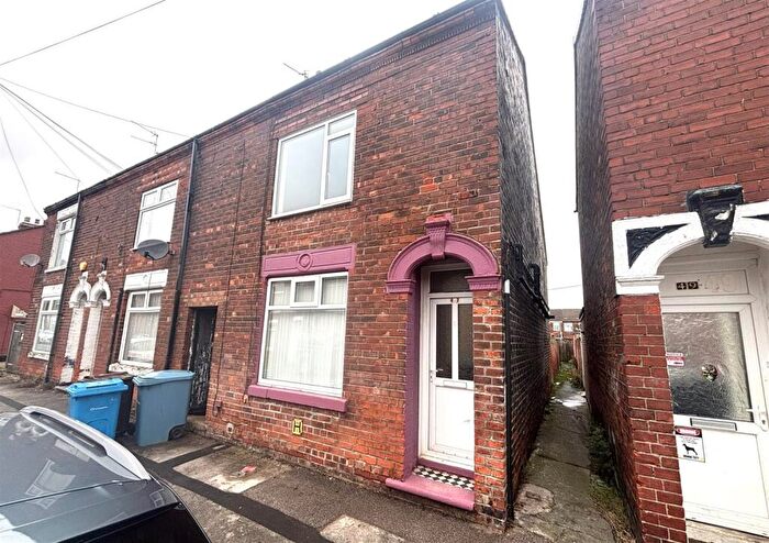 3 Bedroom House To Rent In Middleburg Street, Hull, HU9