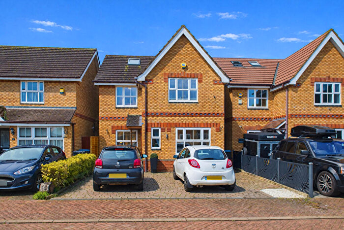 4 Bedroom Detached House For Sale In Hadland Close, Bovingdon Hemel Hempstead, HP3