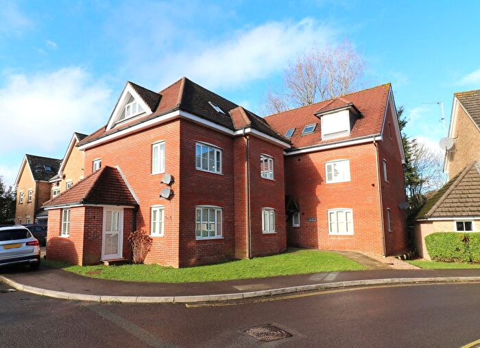 2 Bedroom Flat For Sale In Lyons Place, Hedge End, SO30
