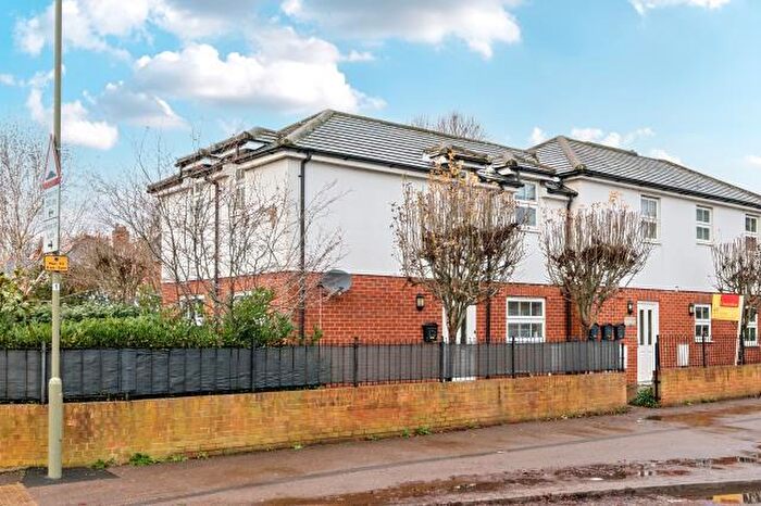 2 Bedroom Maisonette For Sale In Ruskin Road, Oxfordshire, OX16