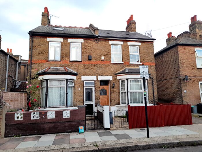 5 Bedroom Semi-Detached House To Rent In Carlwell Street, London, SW17