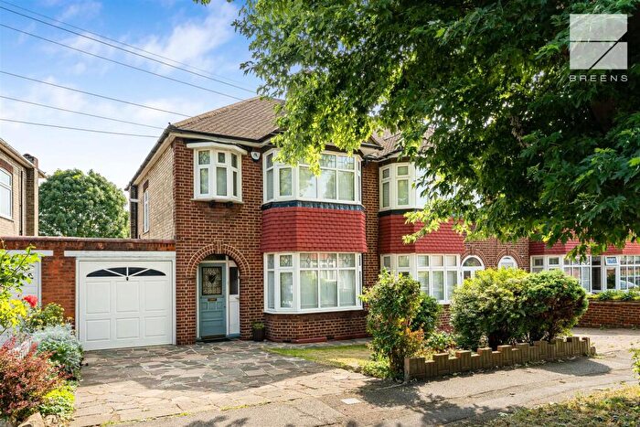 3 Bedroom End Of Terrace House For Sale In Balliol Avenue, E4