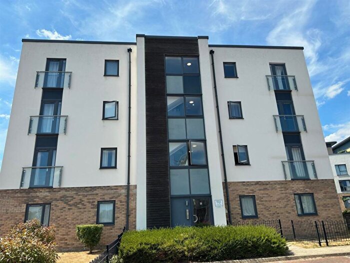 2 Bedroom Flat For Sale In Hartley Avenue, Fengate, Peterborough, PE1
