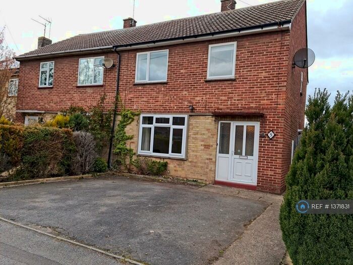 3 Bedroom Semi-Detached House To Rent In Robins Close, Peterborough, PE2