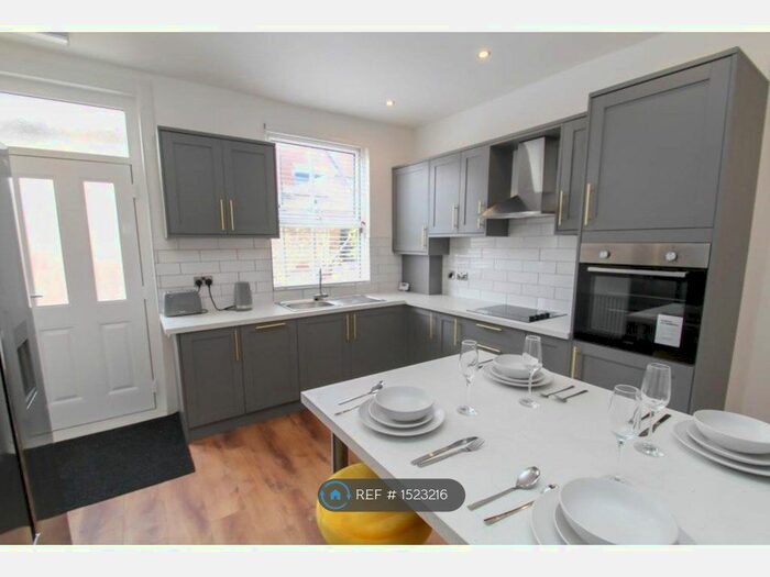 6 Bedroom Terraced House To Rent In Ash Road, Leeds, LS6