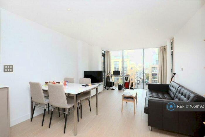 2 Bedroom Flat To Rent In Canalside Square, London, N1