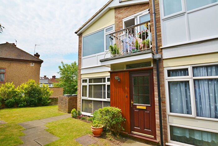 1 Bedroom Flat To Rent In The Larches, Bushey, WD23