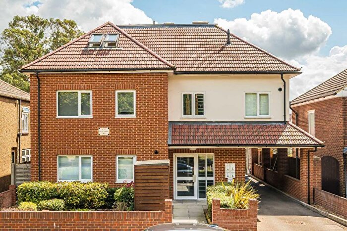 2 Bedroom Flat For Sale In Woodthorpe Road, Ashford, TW15