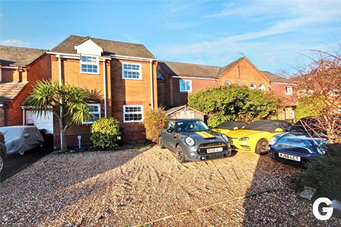 3 Bedroom Link Detached House For Sale In Lin Brook Drive, Ringwood, Hampshire, BH24