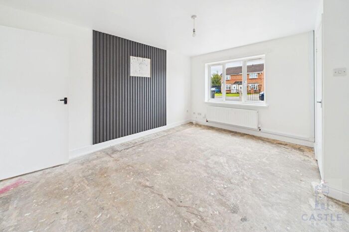 4 Bedroom Semi-detached House To Rent In Hoskins Way, Middlesbrough, TS3