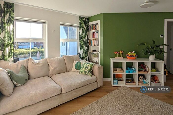 2 Bedroom Flat To Rent In Cambridge Way, Cullompton, EX15