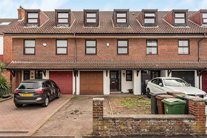 5 Bedroom Town House For Sale In The Ridgeway, North Chingford, E4