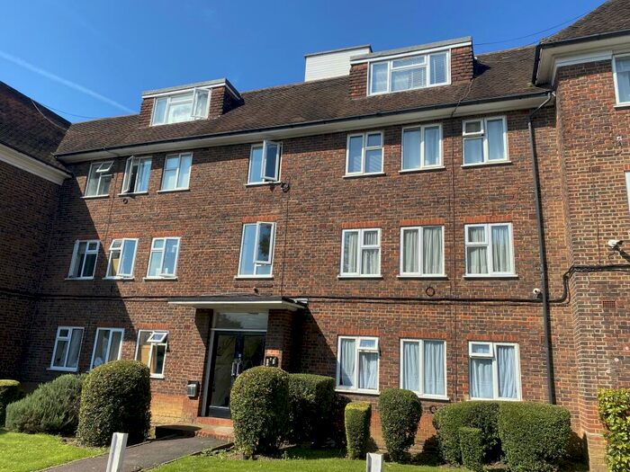 2 Bedroom Flat To Rent In Granville Place High Road North Finchley, N12