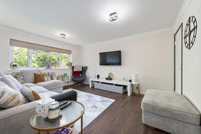 2 Bedroom Apartment For Sale In Woodcote Road, Wallington, SM6