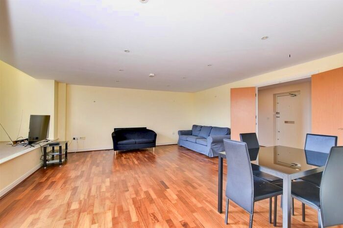 3 Bedroom Flat To Rent In Ovaltine Drive, Kings Langley, WD4