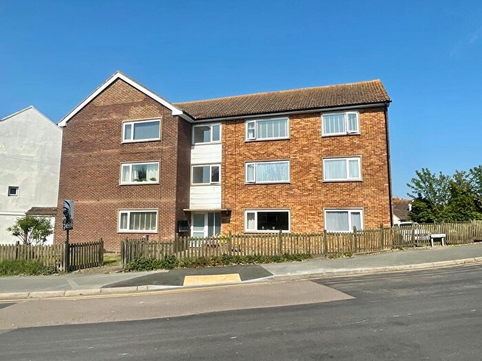 2 Bedroom Flat To Rent In Rosetti Court, Birchington, CT7