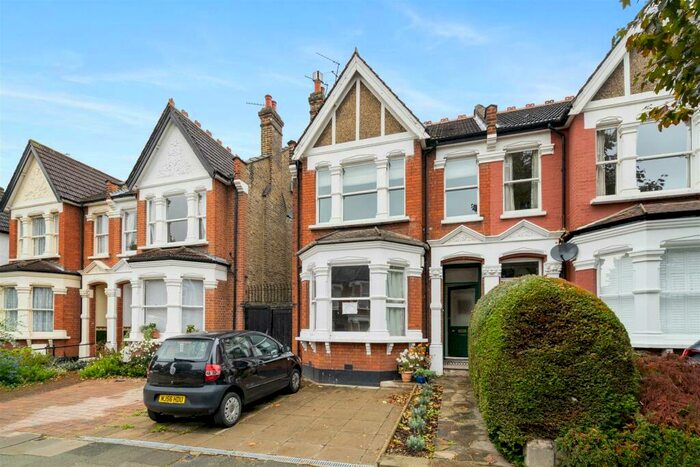 2 Bedroom Flat To Rent In Old Park Road, Palmers Green, N13