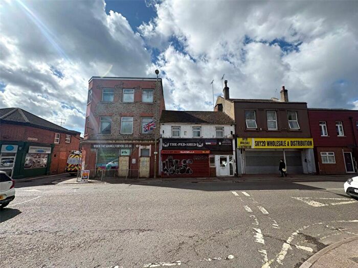 1 Bedroom Flat To Rent In High Street, Aldershot, Hampshire, GU11