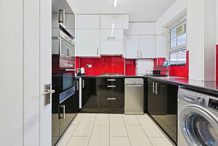 2 Bedroom Flat For Sale In Albion Avenue, London, SW8