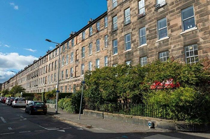 3 Bedroom Flat To Rent In Rankeillor Street, Edinburgh, Midlothian, EH8