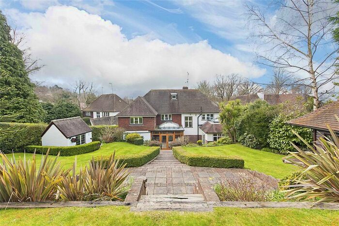 4 Bedroom Detached House To Rent In Drakes Close, Esher, Surrey, KT10