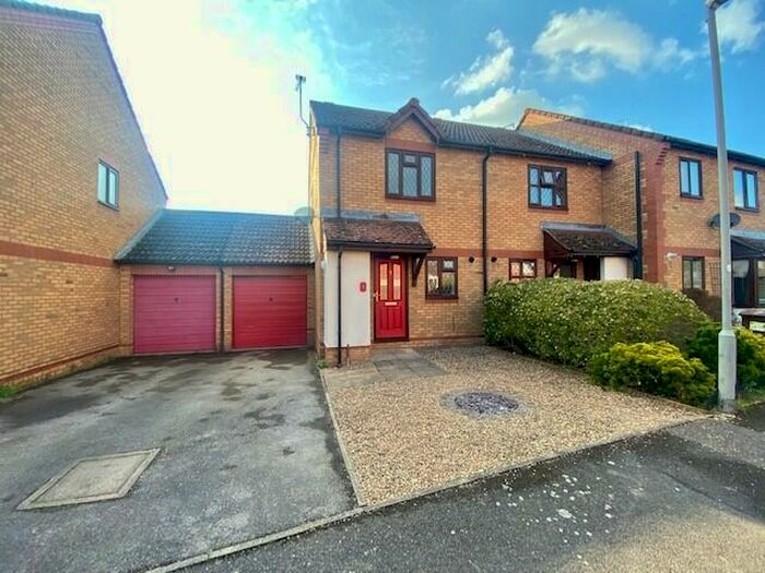 2 Bedroom Semi-Detached House To Rent In Lott Meadow, Aylesbury, HP21