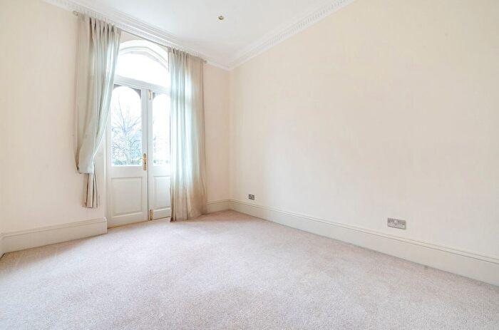 2 Bedroom Flat For Sale In Eton Court, Roseville Avenue, Harrogate, North Yorkshire, HG1