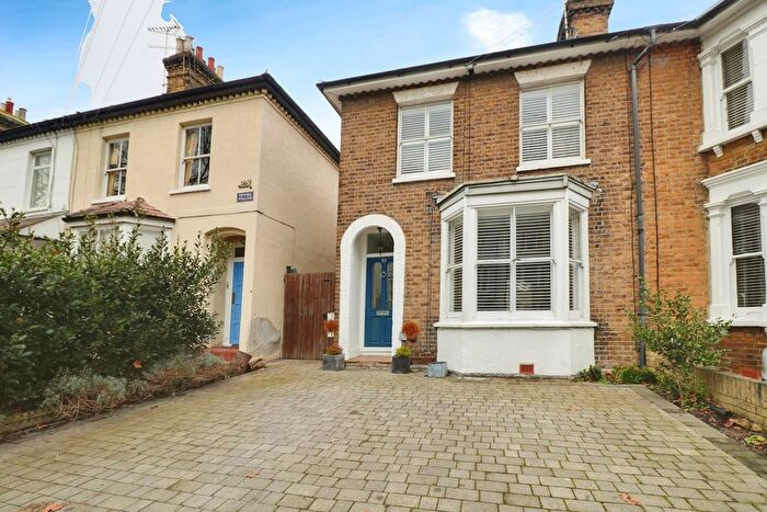 3 Bedroom Semi-Detached House To Rent In Cambridge Road, Southend-Onsea, SS1