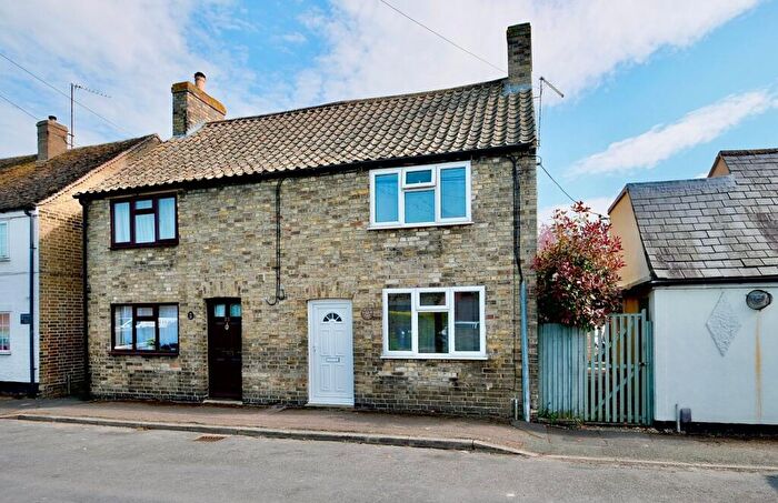 2 Bedroom Cottage For Sale In Pipers Lane, Godmanchester, Huntingdon, PE29