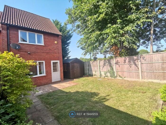 2 Bedroom End Of Terrace House To Rent In Burford Way, Hertfordshire, SG5