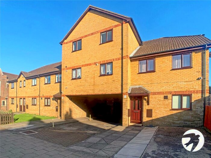 1 Bedroom Flat To Rent In Chartwell Court, Balmoral Road, Gillingham, Kent, ME7
