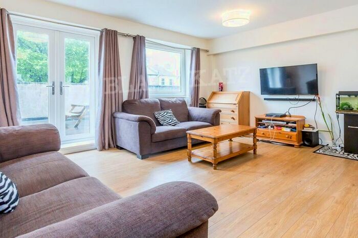 3 Bedroom Flat To Rent In Viceroy Close, East End Road, London, N2