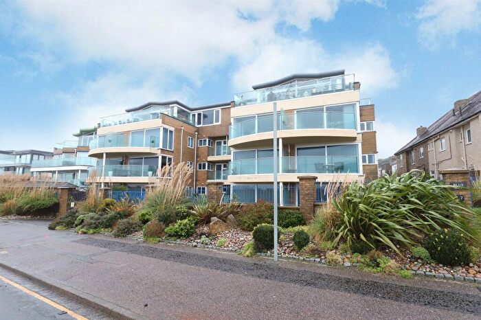 3 Bedroom Flat For Sale In Boscombe Overcliff Drive, Bournemouth, BH5