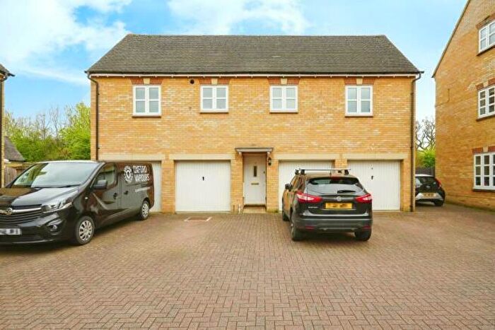 2 Bedroom House To Rent In Cherry Tree Court, Witney, OX28