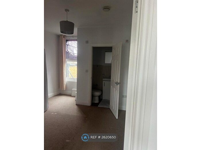 1 Bedroom Flat To Rent In Heygate Av, Southend, SS1