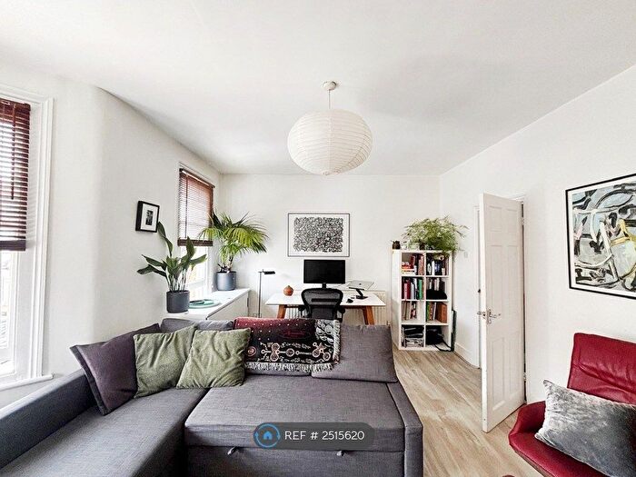 2 Bedroom Flat To Rent In Leytonstone, London, E11